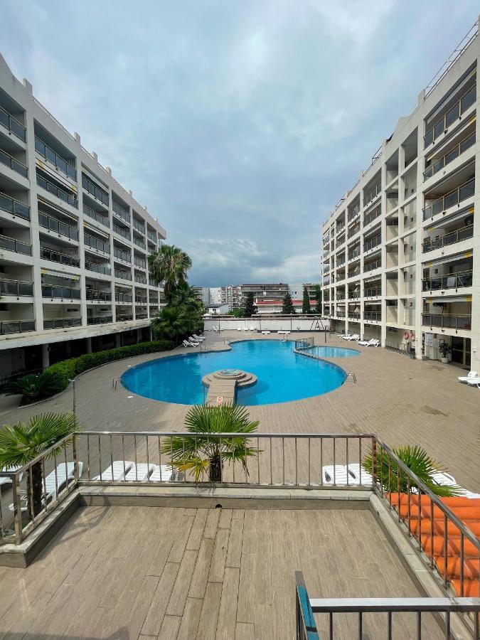 Апартаменты Residencial Michelangelo Салоу Экстерьер фото