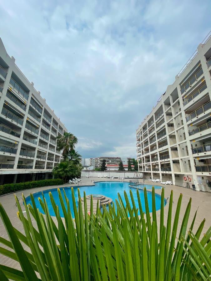 Апартаменты Residencial Michelangelo Салоу Экстерьер фото
